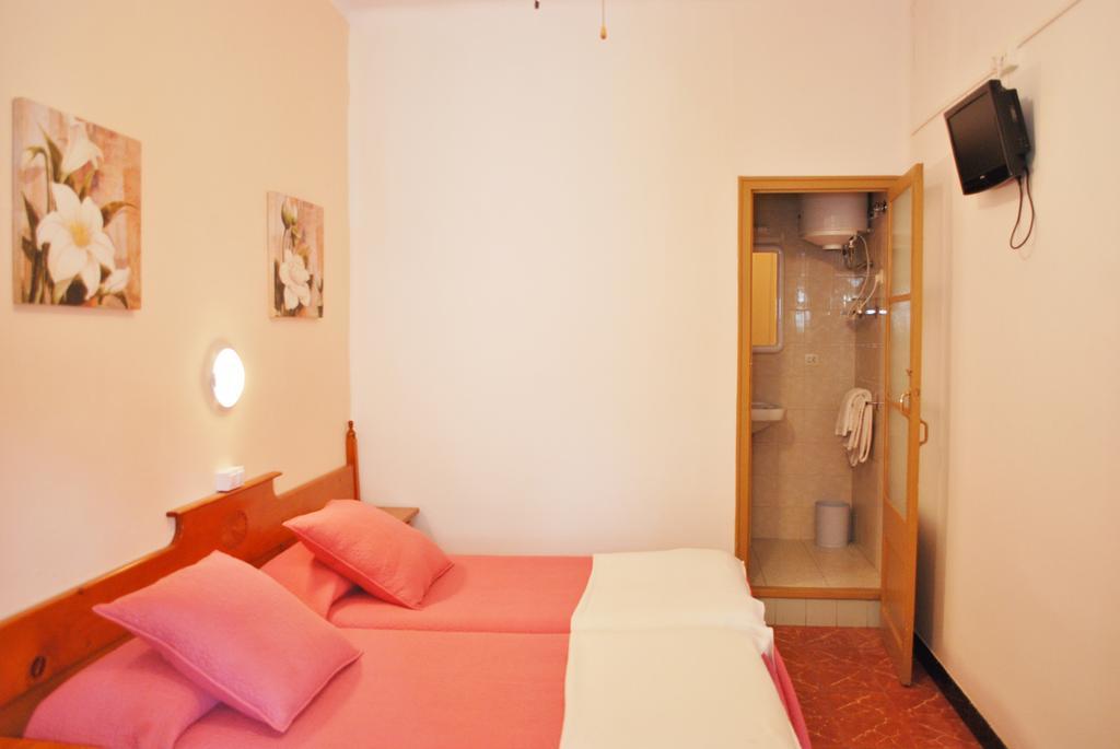 Pension Can Tort Tossa de Mar Room photo